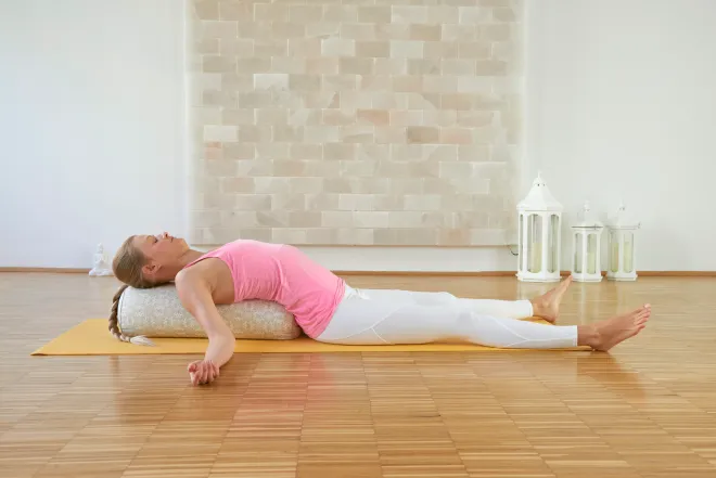 Yin Yoga + Mini Meditation bei salzhaltiger Luft