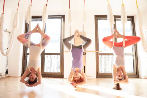 All levels: PILATES & AERIAL YOGA FUSION - IN ELISABETHSTRASSE - women only, not for pre/ post natal or injuries