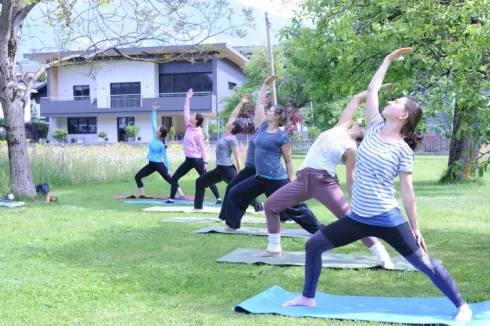 Yoga im Garten | OUTDOOR