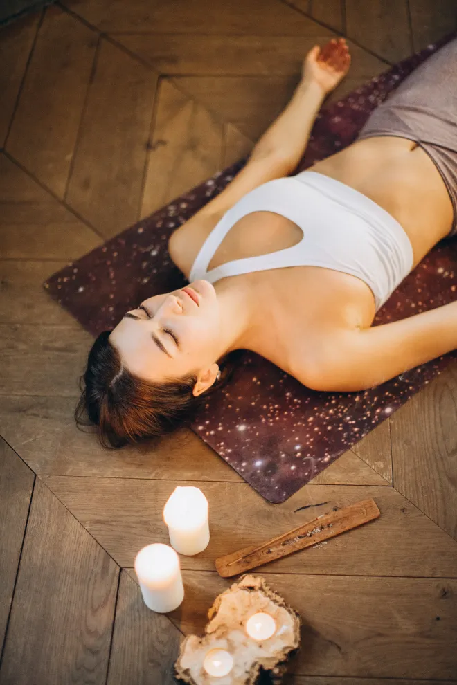 Lass los! Yin Yoga gegen Stress + Yoga Nidra mit Salz in der Luft